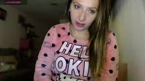 Snapshot of kattie_love chatting on 01/05/25, 03:22 kattie online show from 01/05/25, 03:22