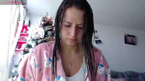 Snapshot of kattie_love chatting on 01/16/25, 01:25 kattie online show from 01/16/25, 01:25