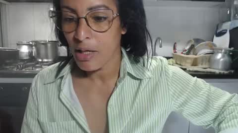 Snapshot of kattleyagray chatting on 11/23/25, 12:05 KattleyaGrey online show from 11/23/25, 12:05