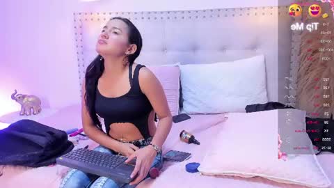 Snapshot of katty_cute19 chatting on 06/10/26, 04:23 katty_cute19 online show from 06/10/26, 04:23