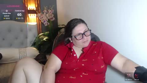 Snapshot of katty_findom_ chatting on 11/21/25, 01:21 katty online show from 11/21/25, 01:21
