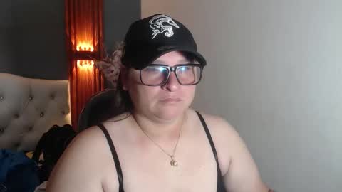 Snapshot of katty_findom_ chatting on 05/17/26, 12:12 katty online show from 05/17/26, 12:12