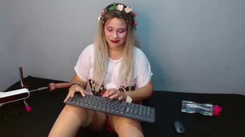 Katty Loveless online show from 10/12/25, 05:50