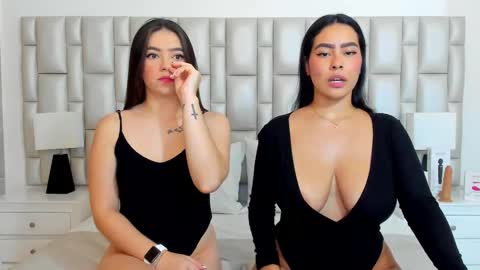 katy blonde girl and paola big boobs online show from 02/24/25, 07:52