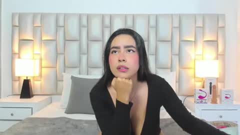 katy blonde girl and paola big boobs online show from 06/01/26, 07:48