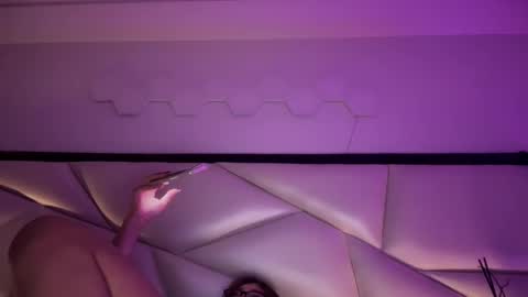 Snapshot of katy_monrroy chatting on 11/26/25, 02:01 Emily online show from 11/26/25, 02:01