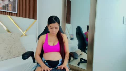 Snapshot of katy_pregnant_ chatting on 06/05/26, 12:33 katy online show from 06/05/26, 12:33