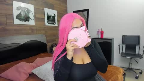 Snapshot of katyablonding chatting on 11/22/25, 01:21 salo online show from 11/22/25, 01:21