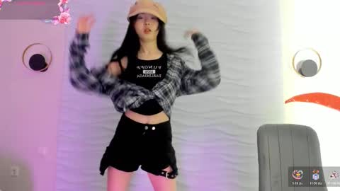 Snapshot of kawai_mai chatting on 12/04/25, 02:37 mai online show from 12/04/25, 02:37