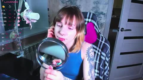 Kira-chan  online show from 11/17/25, 08:31