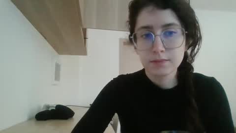 Snapshot of kawaii_snowflake chatting on 11/26/25, 01:01 kawaii snowflake online show from 11/26/25, 01:01