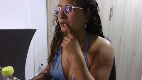  Khawit  online show from 12/18/24, 10:40