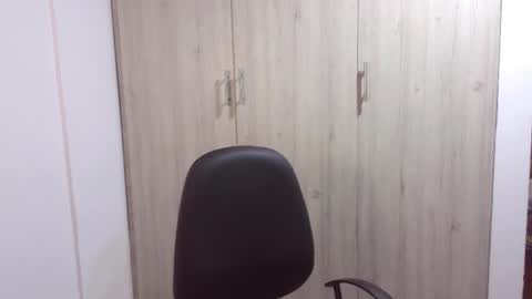  Khawit  online show from 02/09/25, 08:33