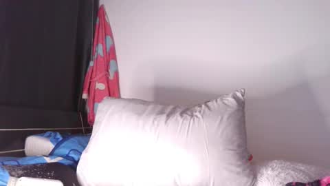  Khawit  online show from 09/15/25, 12:21