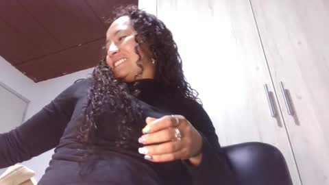 Snapshot of kawit1 chatting on 11/01/25, 03:19 Khawit online show from 11/01/25, 03:19