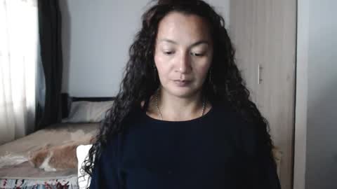 Snapshot of kawit1 chatting on 11/14/25, 06:17 Khawit online show from 11/14/25, 06:17