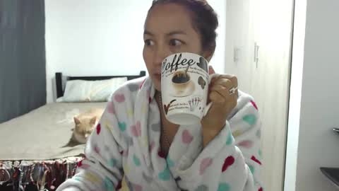 Snapshot of kawit1 chatting on 11/15/25, 11:51 Khawit online show from 11/15/25, 11:51