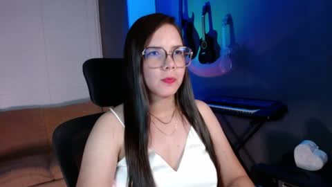 Snapshot of kay_avrill chatting on 07/25/26, 01:25 Kay online show from 07/25/26, 01:25
