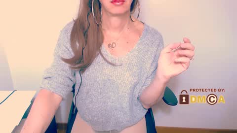 Snapshot of kay_ts chatting on 01/08/25, 01:20 Kay online show from 01/08/25, 01:20