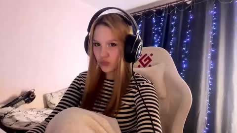 Snapshot of kayceefroehner chatting on 03/18/26, 05:38 Amia online show from 03/18/26, 05:38