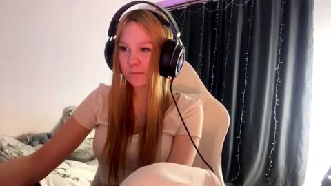 Snapshot of kayceefroehner chatting on 03/26/26, 06:46 Amia online show from 03/26/26, 06:46