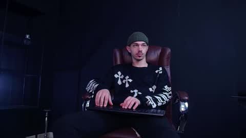 Snapshot of kaydendrew chatting on 12/15/25, 05:12 KaydenDrew online show from 12/15/25, 05:12