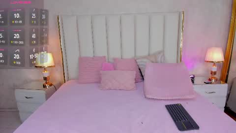 kayladavies_ online show from 06/26/26, 08:35
