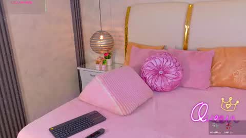kayladavies_ online show from 07/28/26, 07:39
