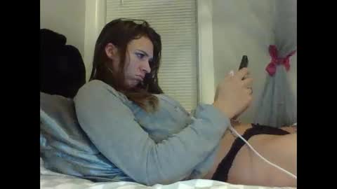 Snapshot of kaylaelizabeth97 chatting on 11/08/25, 04:01 kaylaelizabeth97 online show from 11/08/25, 04:01