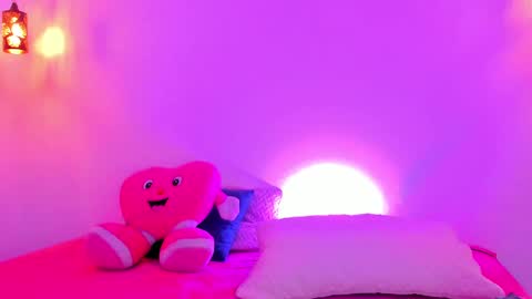      K A Y L A      online show from 09/25/25, 03:27