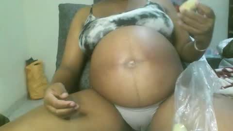 Snapshot of kaylanectah chatting on 11/09/25, 02:04 kaylanectah online show from 11/09/25, 02:04