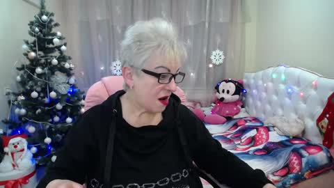 kaylesmoll online show from 12/17/24, 07:37