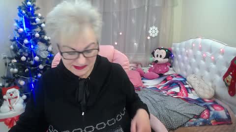 kaylesmoll online show from 12/18/24, 02:53