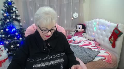 kaylesmoll online show from 12/24/24, 02:32