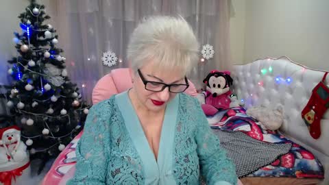 kaylesmoll online show from 12/30/24, 10:34