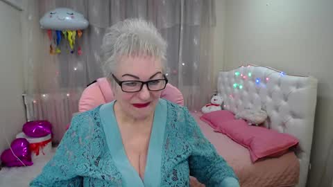 kaylesmoll online show from 01/28/25, 07:42