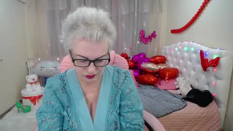 kaylesmoll online show from 02/08/25, 07:16