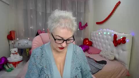 kaylesmoll online show from 02/13/25, 12:24