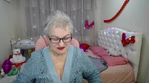 kaylesmoll online show from 02/18/25, 08:03