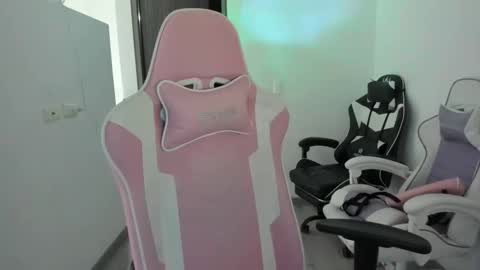 kaylie online show from 10/21/25, 11:11