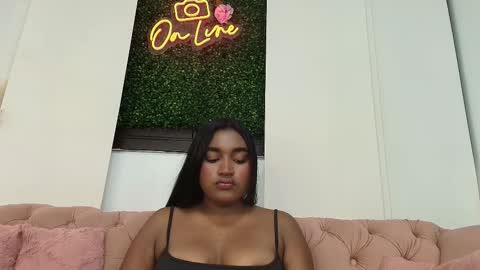 Snapshot of kayna_gomez chatting on 10/19/25, 07:36 Kayna online show from 10/19/25, 07:36