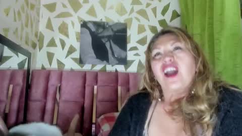 Snapshot of kazsandrah chatting on 12/16/25, 10:42 KAZSANDRAH online show from 12/16/25, 10:42