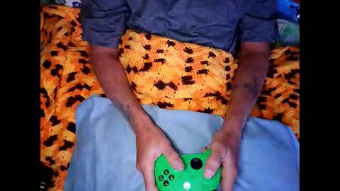 Snapshot of kcbro24 chatting on 10/21/25, 04:13 kcbro24 online show from 10/21/25, 04:13