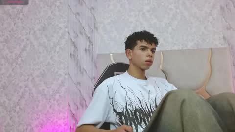 Snapshot of keahi_tay chatting on 03/11/26, 01:39 keahi online show from 03/11/26, 01:39