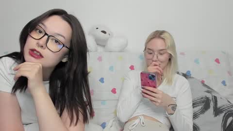 Snapshot of kebesheska chatting on 12/16/24, 12:06 Seb Polly Roxy Jonny online show from 12/16/24, 12:06