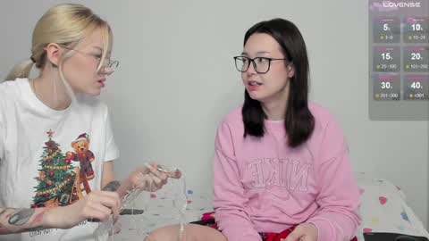 Snapshot of kebesheska chatting on 12/18/24, 02:32 Seb Polly Roxy Jonny online show from 12/18/24, 02:32