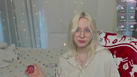 Snapshot of kebesheska chatting on 01/12/25, 05:24 Seb Polly Roxy Jonny online show from 01/12/25, 05:24