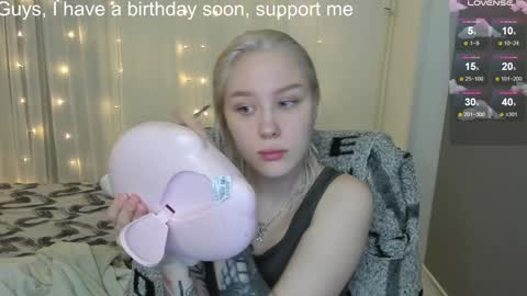 Snapshot of kebesheska chatting on 02/02/25, 01:45 Seb Polly Roxy Jonny online show from 02/02/25, 01:45