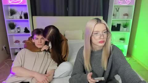 Snapshot of kebesheska chatting on 02/09/25, 02:29 Seb Polly Roxy Jonny online show from 02/09/25, 02:29