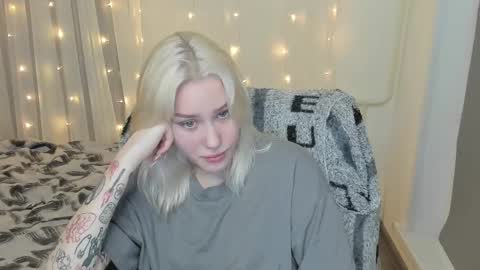 Snapshot of kebesheska chatting on 02/12/25, 04:55 Seb Polly Roxy Jonny online show from 02/12/25, 04:55